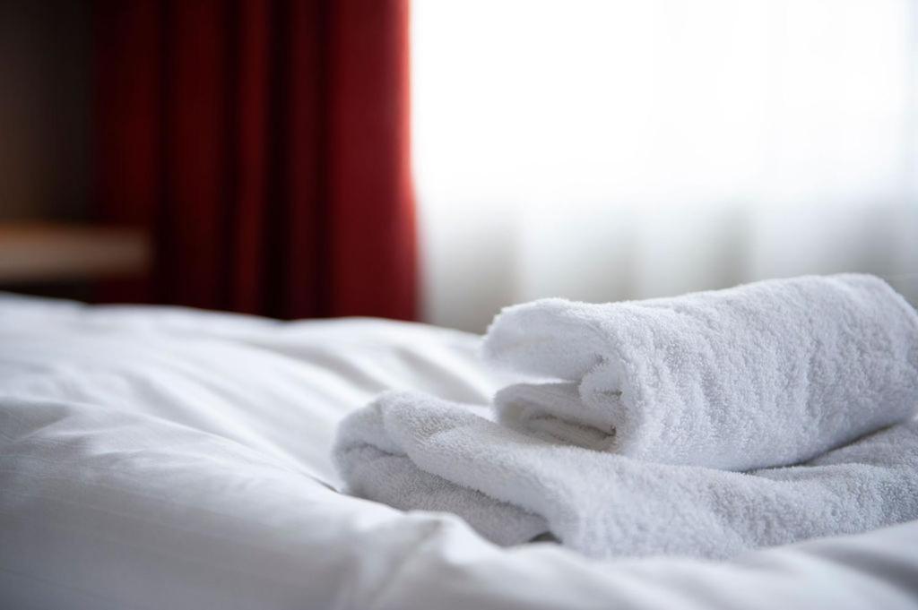 Henriks Hotell Skien Buitenkant foto