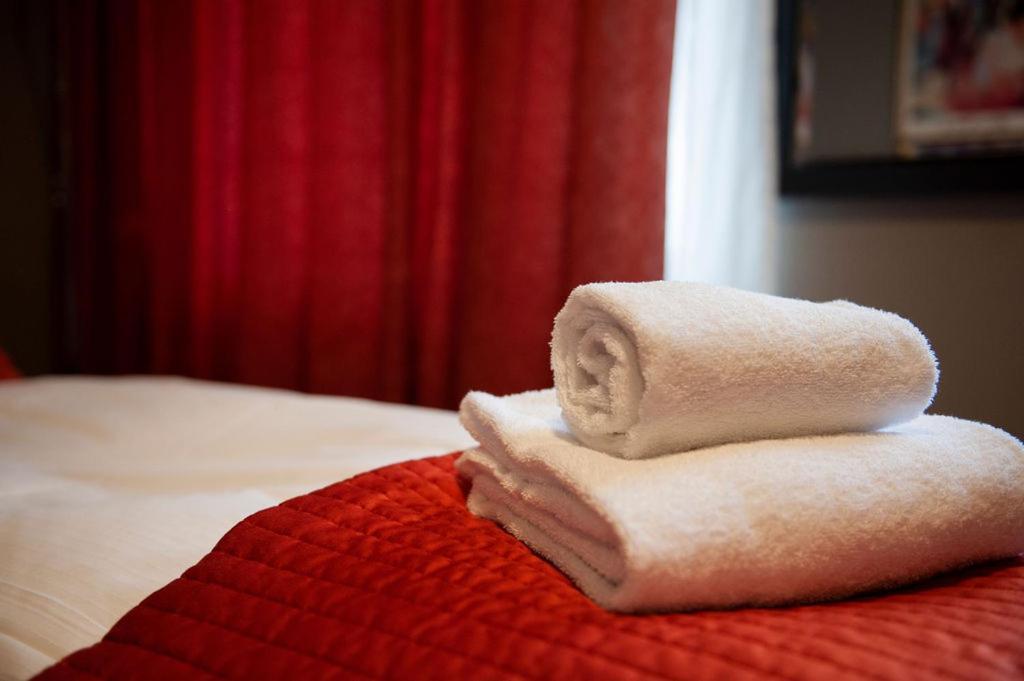 Henriks Hotell Skien Buitenkant foto