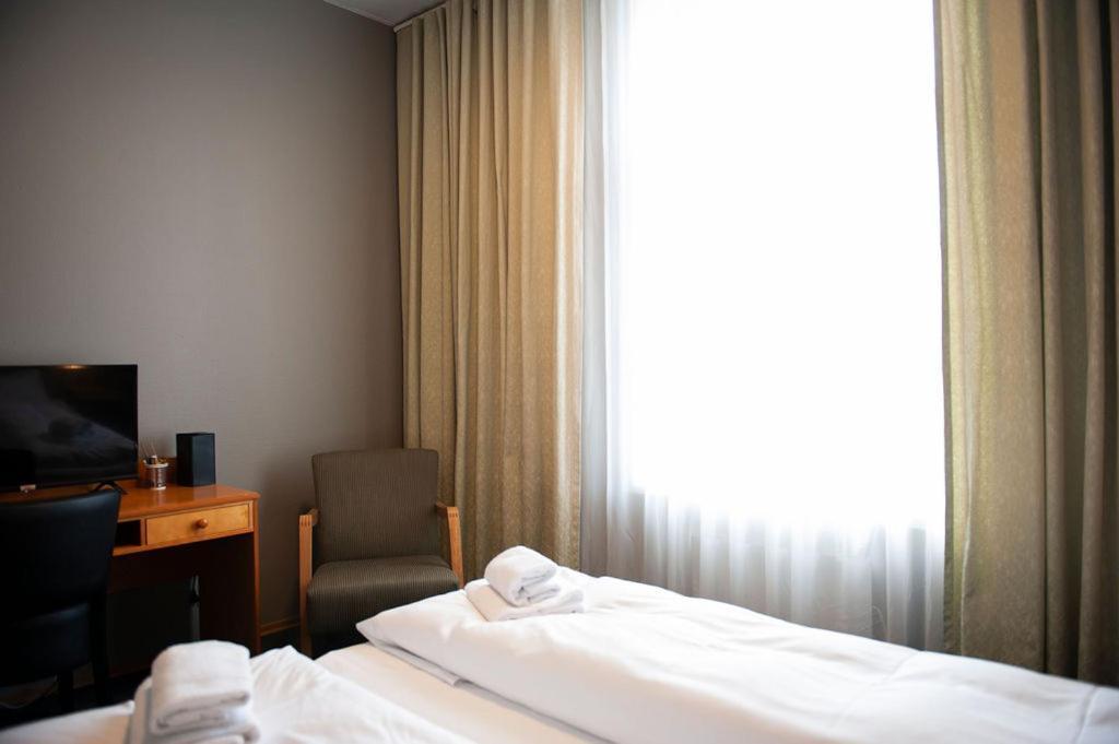 Henriks Hotell Skien Buitenkant foto