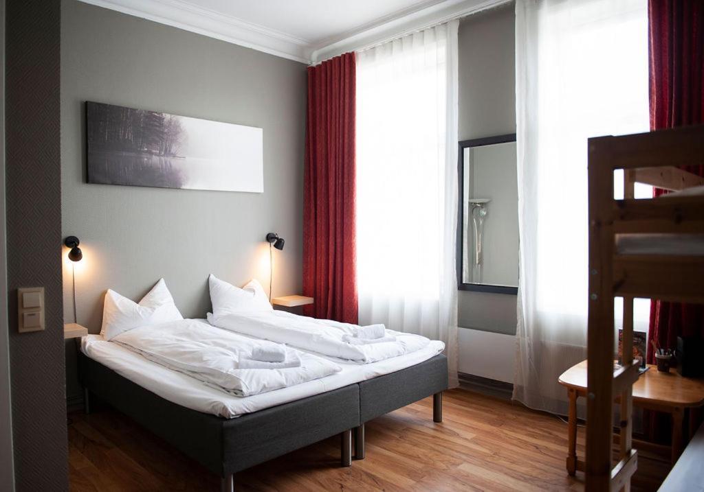 Henriks Hotell Skien Buitenkant foto