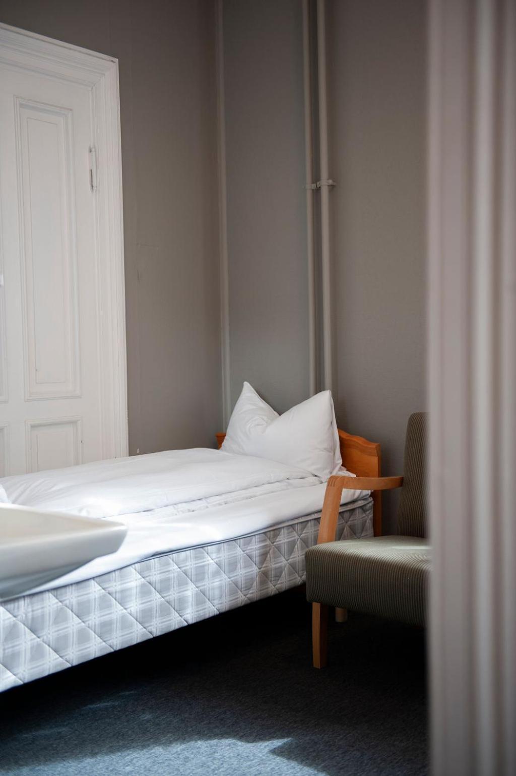 Henriks Hotell Skien Kamer foto